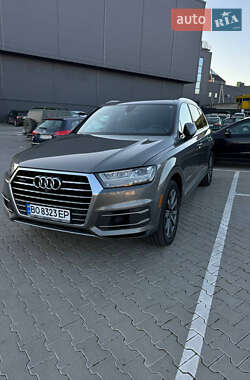 Внедорожник / Кроссовер Audi Q7 2016 в 