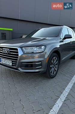 Внедорожник / Кроссовер Audi Q7 2016 в 