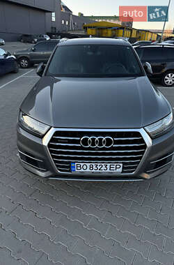 Внедорожник / Кроссовер Audi Q7 2016 в 