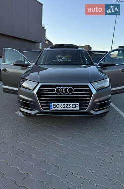 Внедорожник / Кроссовер Audi Q7 2016 в 