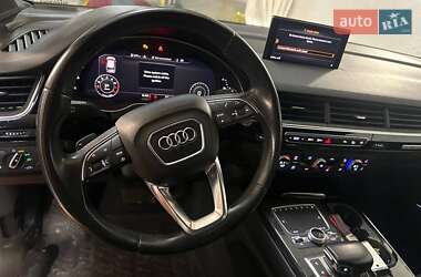 Внедорожник / Кроссовер Audi Q7 2017 в 