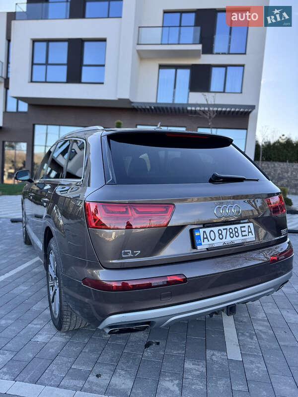 Позашляховик / Кросовер Audi Q7 2017 в Ужгороді