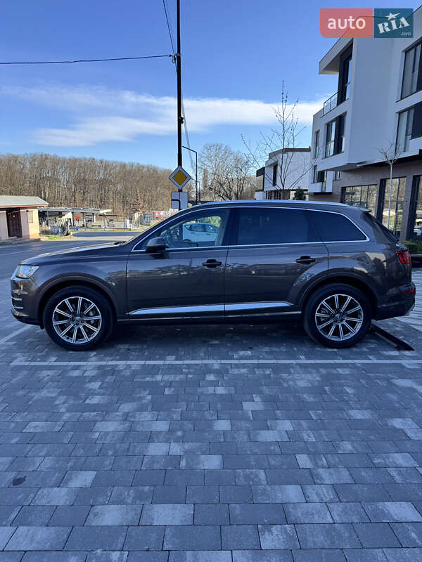 Позашляховик / Кросовер Audi Q7 2017 в Ужгороді