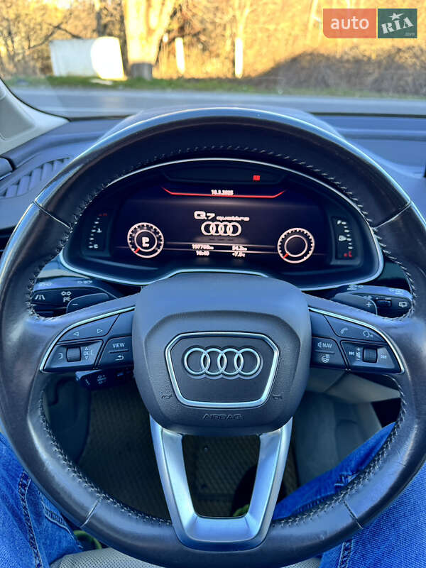 Позашляховик / Кросовер Audi Q7 2017 в Ужгороді