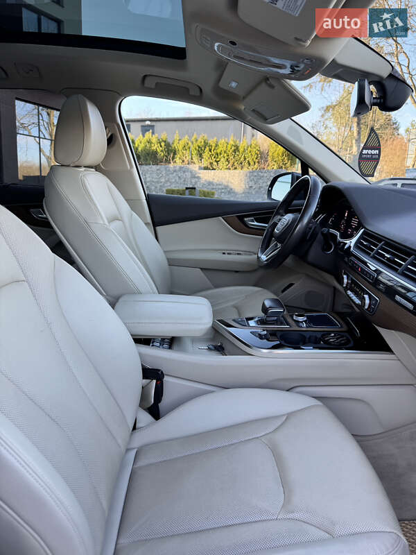 Позашляховик / Кросовер Audi Q7 2017 в Ужгороді