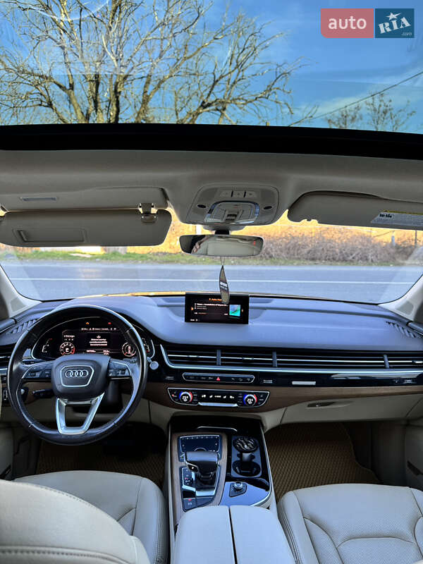 Позашляховик / Кросовер Audi Q7 2017 в Ужгороді