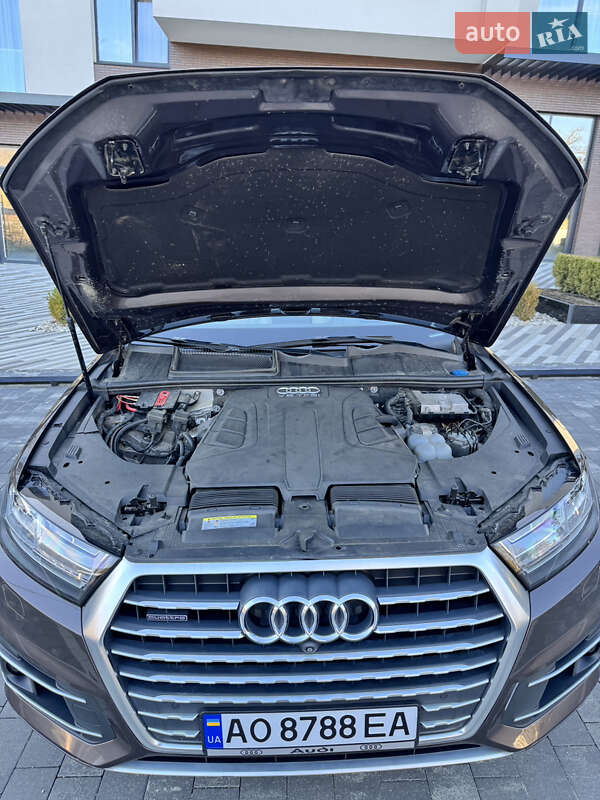 Позашляховик / Кросовер Audi Q7 2017 в Ужгороді