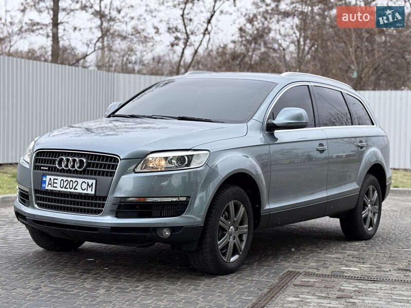 Внедорожник / Кроссовер Audi Q7 2006 в Днепре