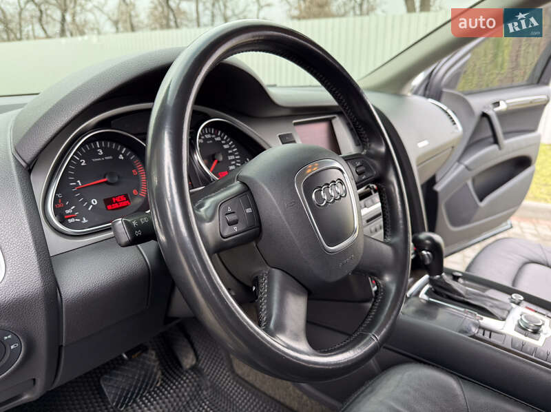 Внедорожник / Кроссовер Audi Q7 2006 в Днепре