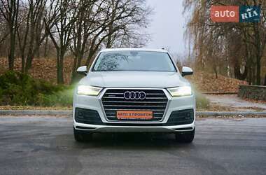 Позашляховик / Кросовер Audi Q7 2015 в 