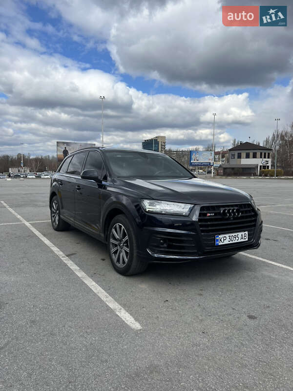 Внедорожник / Кроссовер Audi Q7 2016 в 