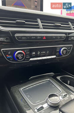 Внедорожник / Кроссовер Audi Q7 2016 в 