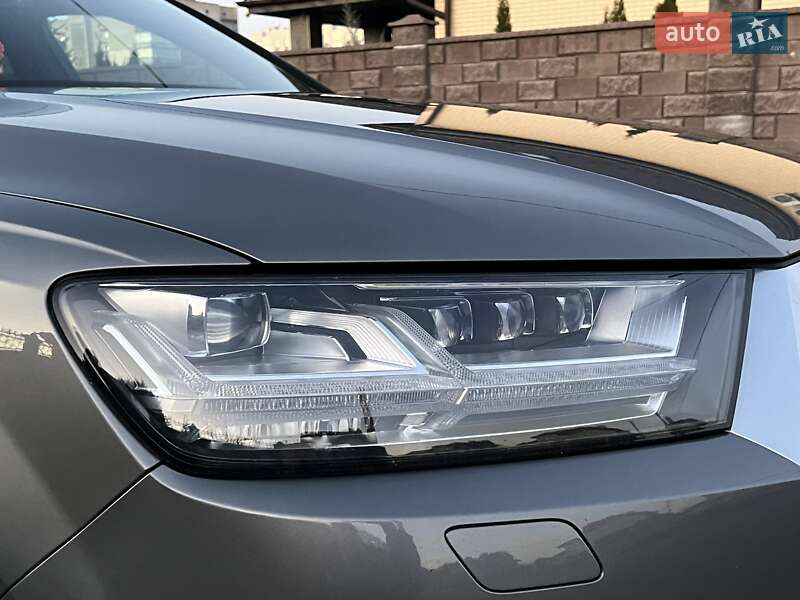 Внедорожник / Кроссовер Audi Q7 2015 в Ровно
