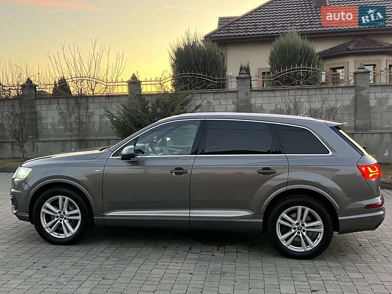 Внедорожник / Кроссовер Audi Q7 2015 в Ровно