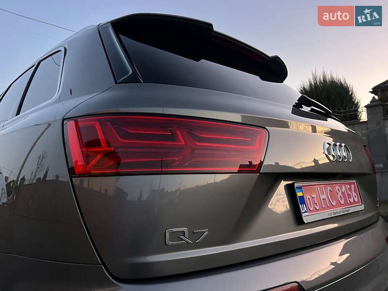 Внедорожник / Кроссовер Audi Q7 2015 в Ровно