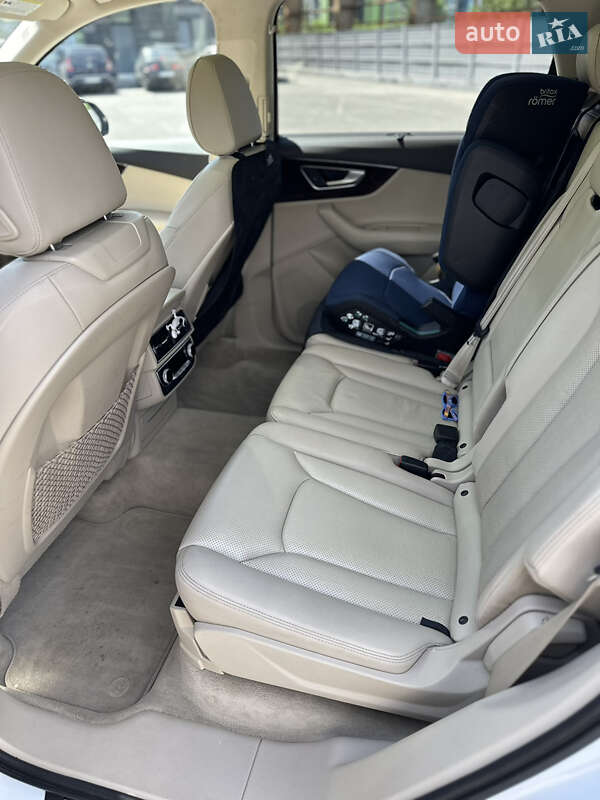 Внедорожник / Кроссовер Audi Q7 2016 в Днепре