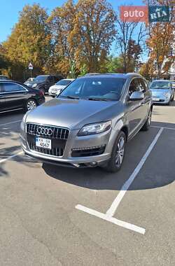 Позашляховик / Кросовер Audi Q7 2015 в 