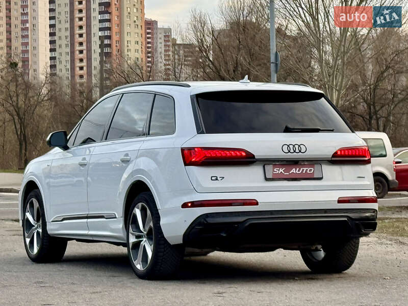 Внедорожник / Кроссовер Audi Q7 2023 в Киеве
