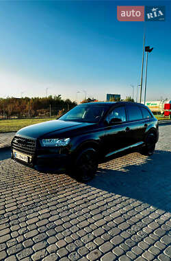 Позашляховик / Кросовер Audi Q7 2017 в 
