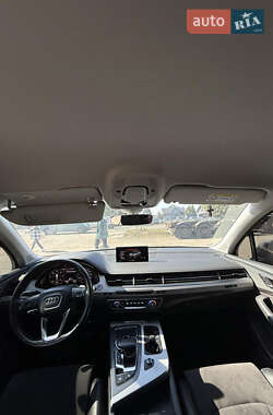 Внедорожник / Кроссовер Audi Q7 2015 в 