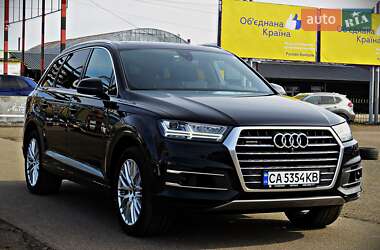 Внедорожник / Кроссовер Audi Q7 2016 в 
