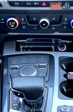 Внедорожник / Кроссовер Audi Q7 2017 в 