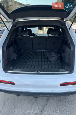 Внедорожник / Кроссовер Audi Q7 2018 в 