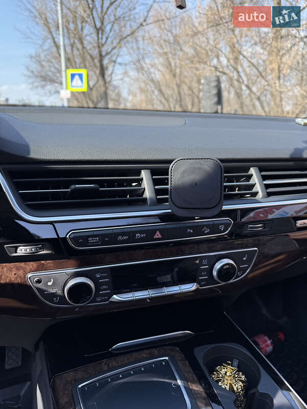 Позашляховик / Кросовер Audi Q7 2017 в Києві