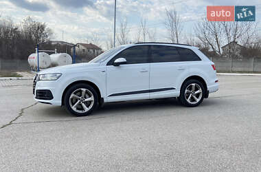 Внедорожник / Кроссовер Audi Q7 2018 в 