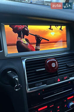 Внедорожник / Кроссовер Audi Q7 2012 в 
