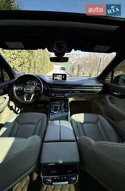 Внедорожник / Кроссовер Audi Q7 2016 в 