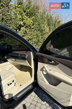 Внедорожник / Кроссовер Audi Q7 2016 в 