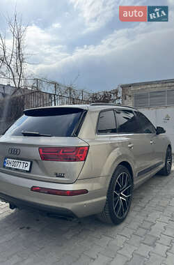 Внедорожник / Кроссовер Audi Q7 2016 в 