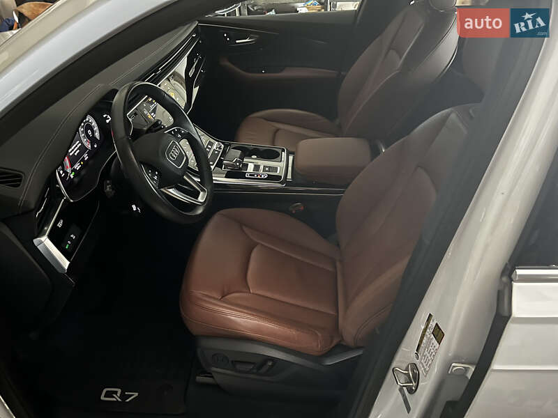 Внедорожник / Кроссовер Audi Q7 2023 в Нетешине