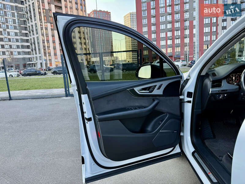 Позашляховик / Кросовер Audi Q7 2015 в Києві