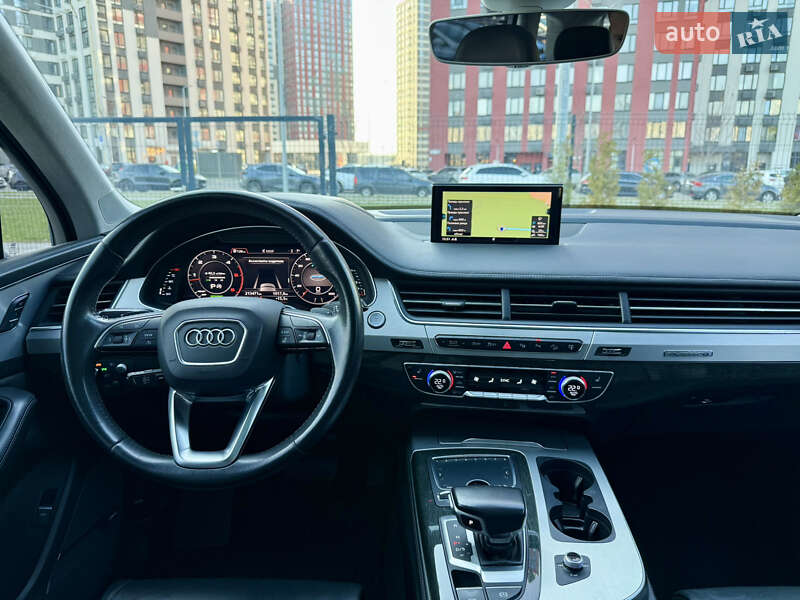 Позашляховик / Кросовер Audi Q7 2015 в Києві