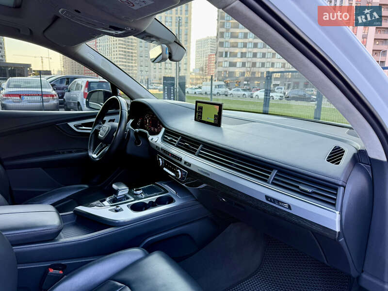 Позашляховик / Кросовер Audi Q7 2015 в Києві