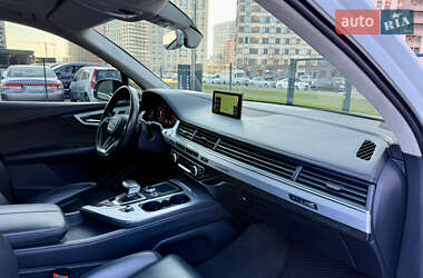 Внедорожник / Кроссовер Audi Q7 2015 в 