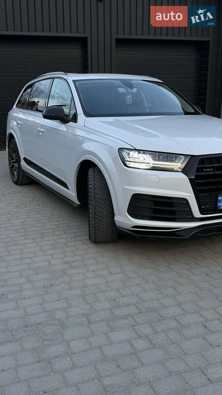 Внедорожник / Кроссовер Audi Q7 2015 в Черновцах