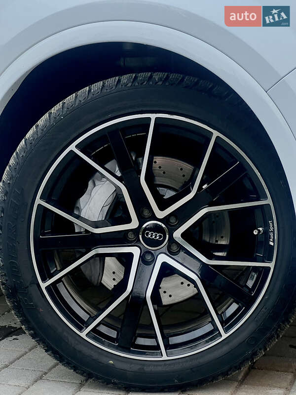 Внедорожник / Кроссовер Audi Q7 2015 в Черновцах