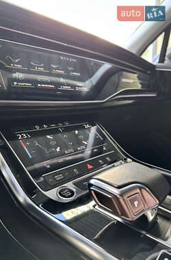 Внедорожник / Кроссовер Audi Q7 2021 в 