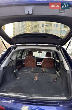 Внедорожник / Кроссовер Audi Q7 2021 в 