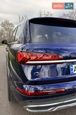 Внедорожник / Кроссовер Audi Q7 2021 в 