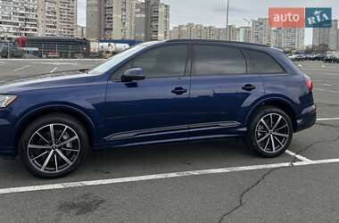 Позашляховик / Кросовер Audi Q7 2023 в 