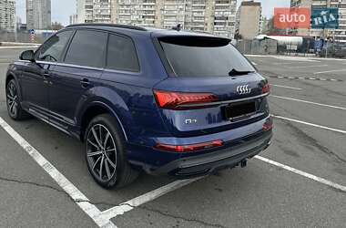 Позашляховик / Кросовер Audi Q7 2023 в 