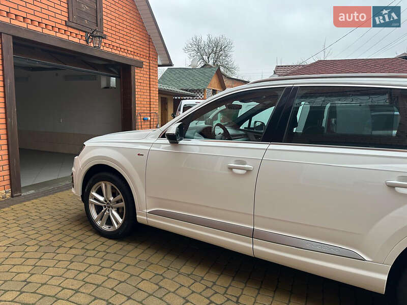 Внедорожник / Кроссовер Audi Q7 2015 в Хмельницком