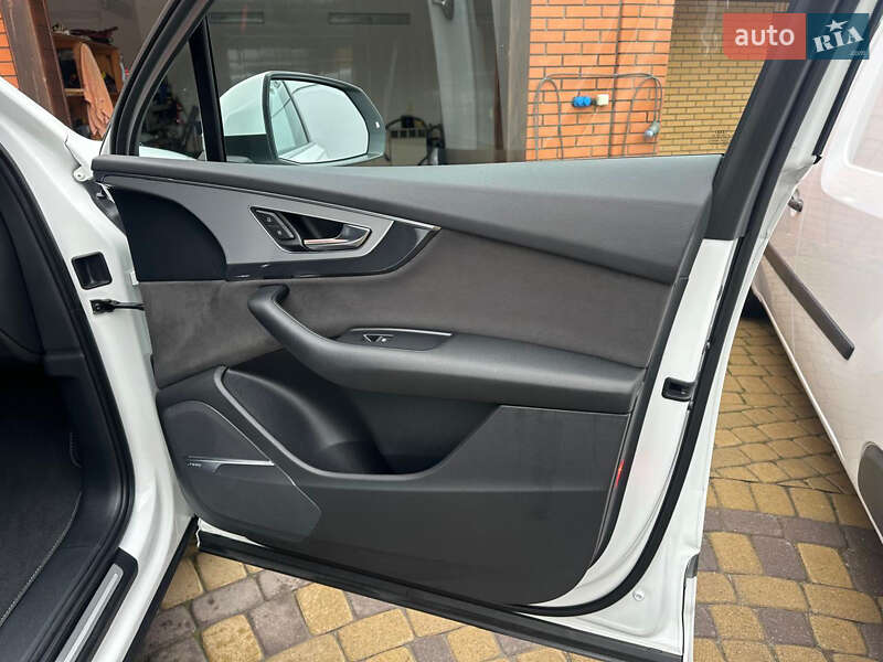 Внедорожник / Кроссовер Audi Q7 2015 в Хмельницком