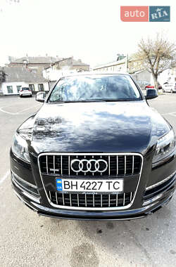 Внедорожник / Кроссовер Audi Q7 2015 в 