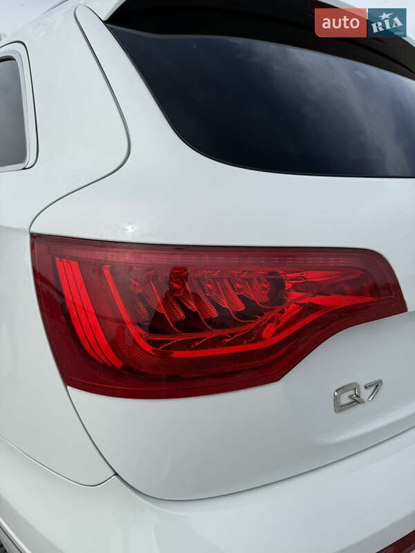 Позашляховик / Кросовер Audi Q7 2013 в Одесі