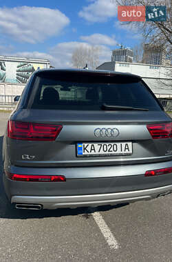 Позашляховик / Кросовер Audi Q7 2017 в 
